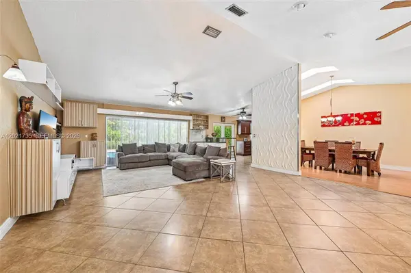 483 NW 107th Ave, Coral Springs, FL 33071