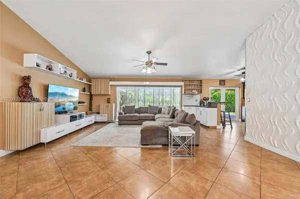 483 NW 107th Ave, Coral Springs, FL 33071