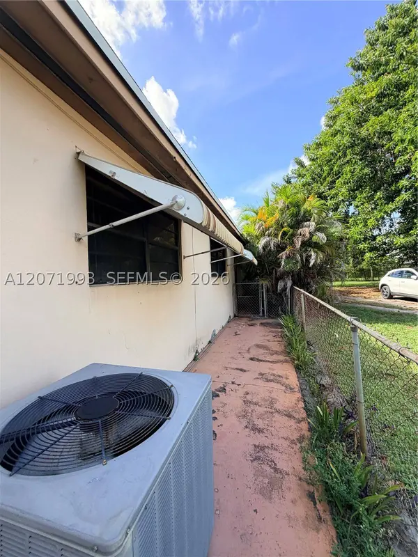 733 E 26th St, Hialeah, FL 33013