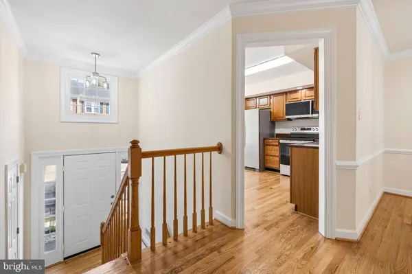 5724 WOOD CREEK LN, Centreville, VA 20120