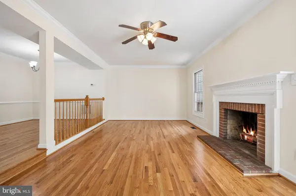 5724 WOOD CREEK LN, Centreville, VA 20120