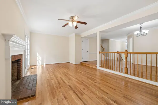 5724 WOOD CREEK LN, Centreville, VA 20120