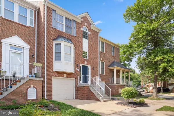 5724 WOOD CREEK LN, Centreville, VA 20120