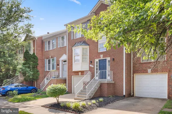 5724 WOOD CREEK LN, Centreville, VA 20120