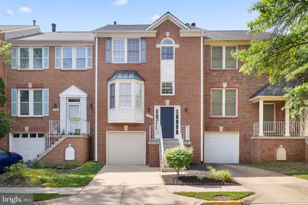 5724 WOOD CREEK LN, Centreville, VA 20120
