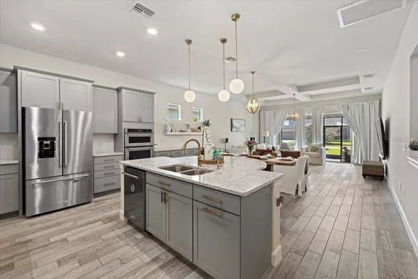 12130 SEABROOK AVE, Bradenton, FL 34211