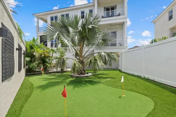 6925 BOCHI CIR, Sarasota, FL 34242