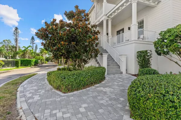 6925 BOCHI CIR, Sarasota, FL 34242