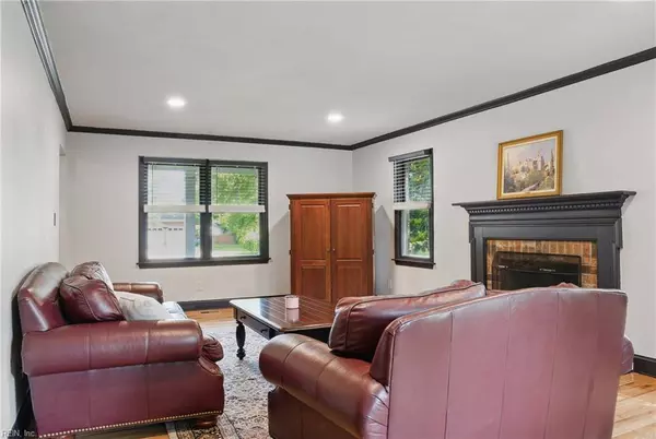 833 Moffat LN, Virginia Beach, VA 23464