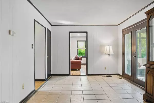 833 Moffat LN, Virginia Beach, VA 23464