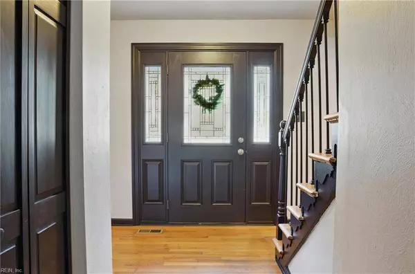 833 Moffat LN, Virginia Beach, VA 23464