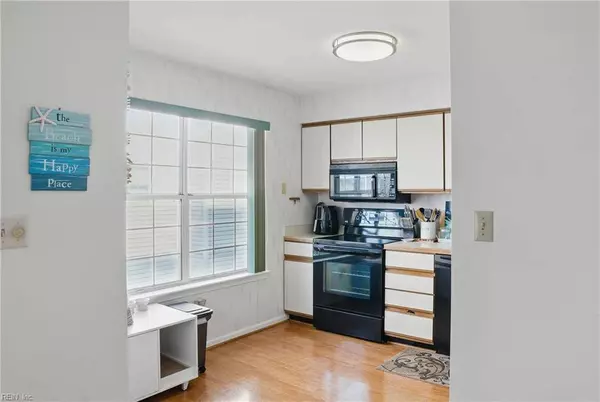 612 Shoreham CT #202, Virginia Beach, VA 23451