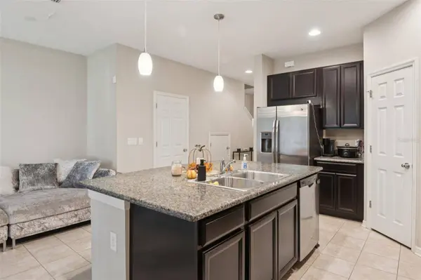 7046 TOWNE LAKE RD, Riverview, FL 33578