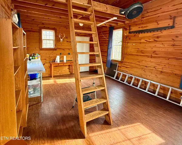 24.89 AC Red Bud Ln, Hilham, TN 38568