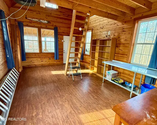 24.89 AC Red Bud Ln, Hilham, TN 38568