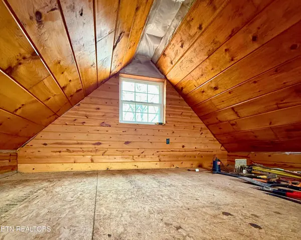 353 Red Bud LN, Hilham, TN 38568