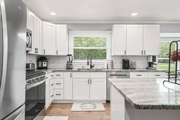 2727 Old Salem Dr, Cookeville, TN 38506