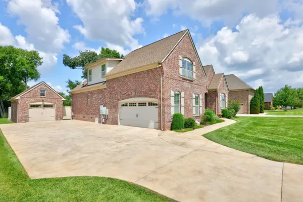 2727 Wynthrope Hall Dr, Murfreesboro, TN 37129
