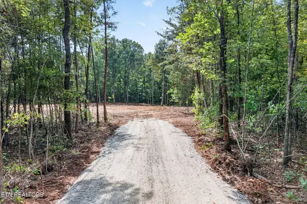 205 High Flats Rd, Monterey, TN 38574