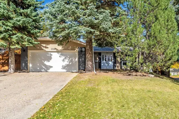 224 Varsity CRES NW, Calgary, AB T3B 2Z6