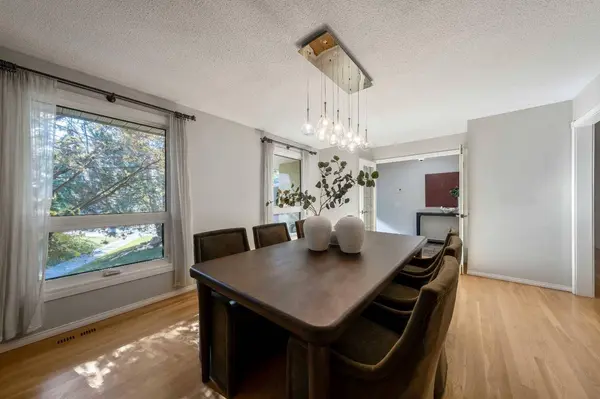 224 Varsity CRES NW, Calgary, AB T3B 2Z6