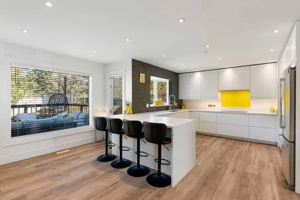 127 Edgewood DR NW, Calgary, AB T3A 2T3