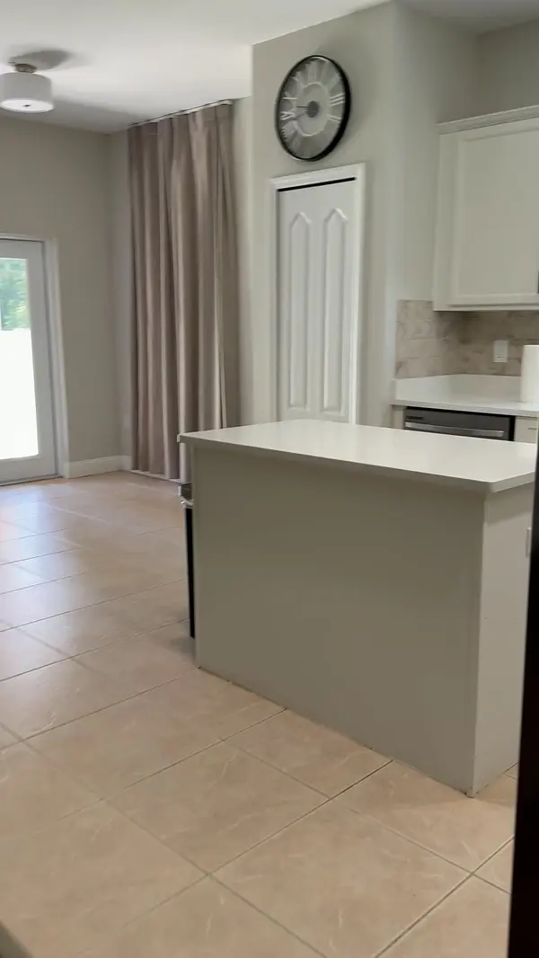 2729 Walden Woods Dr, Plant City, FL 33566-7107