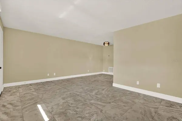9125 TUDOR DR #D109, Tampa, FL 33615