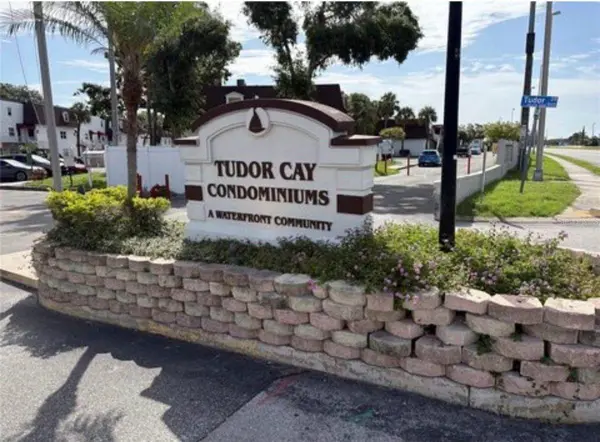 9130 TUDOR DR #M105, Tampa, FL 33615
