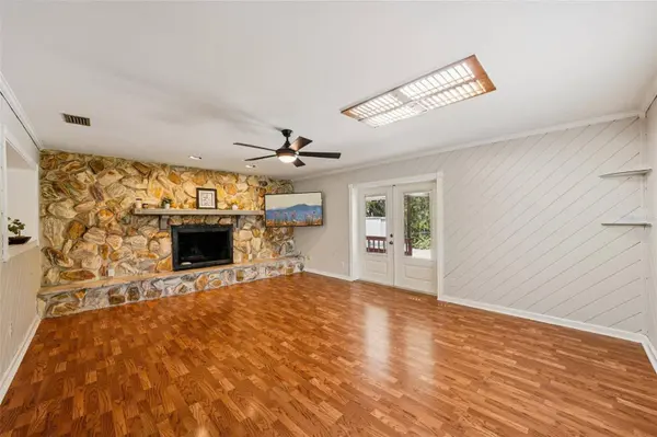 2525 LAKE ELLEN LN, Tampa, FL 33618