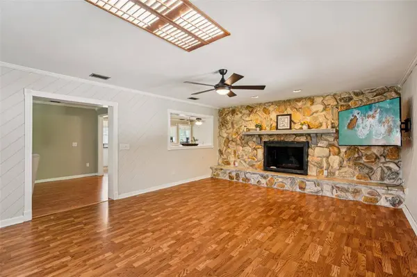 2525 LAKE ELLEN LN, Tampa, FL 33618
