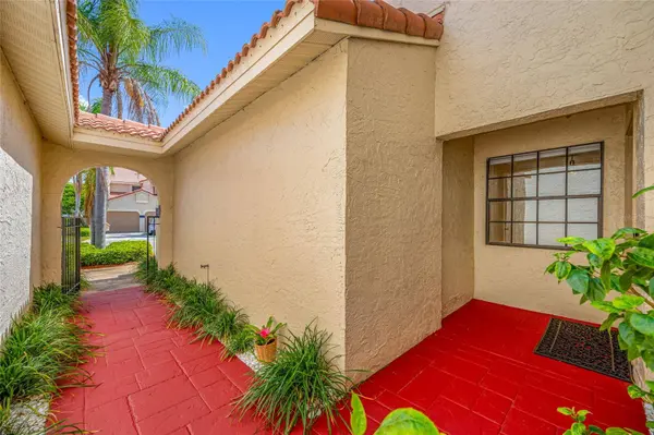 10416 SAINT TROPEZ PL, Tampa, FL 33615