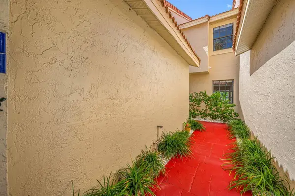 10416 SAINT TROPEZ PL, Tampa, FL 33615