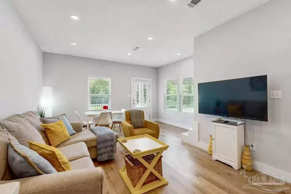 230 S Devillars St, Pensacola, FL 32502