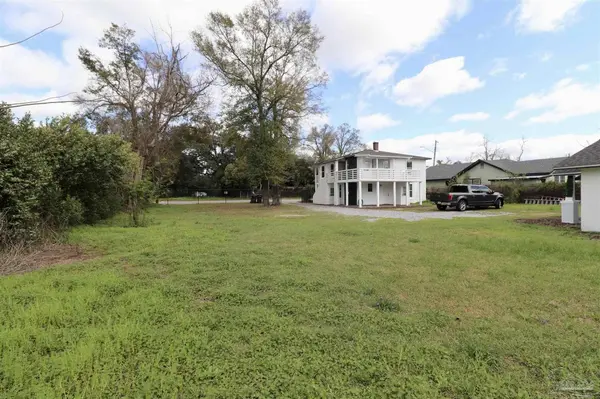1303 N W St, Pensacola, FL 32505