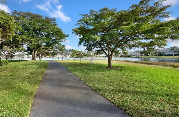 1810 Kings Lake BLVD #103, Naples, FL 34112