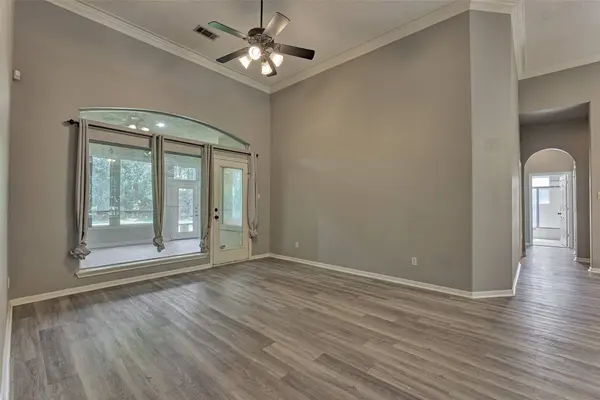 10506 Crestwater CIR, Magnolia, TX 77354