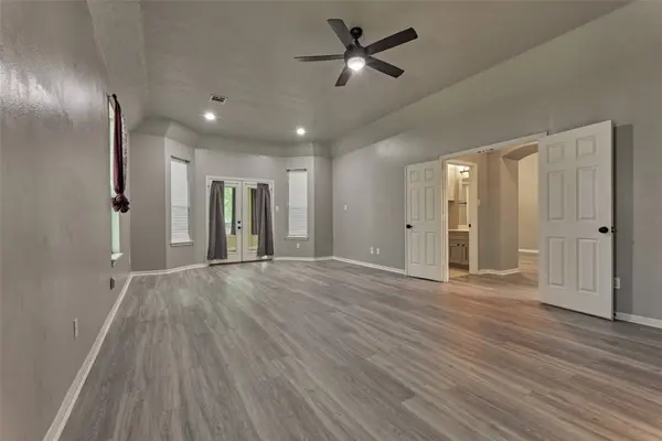 10506 Crestwater CIR, Magnolia, TX 77354