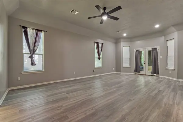 10506 Crestwater CIR, Magnolia, TX 77354