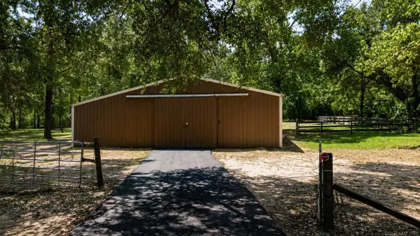 919 Mccaleb RD N, Montgomery, TX 77356
