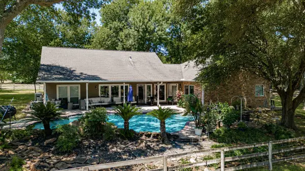 919 Mccaleb RD N, Montgomery, TX 77356