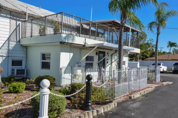 704 N Dixie Hwy HWY, Lantana, FL 33462