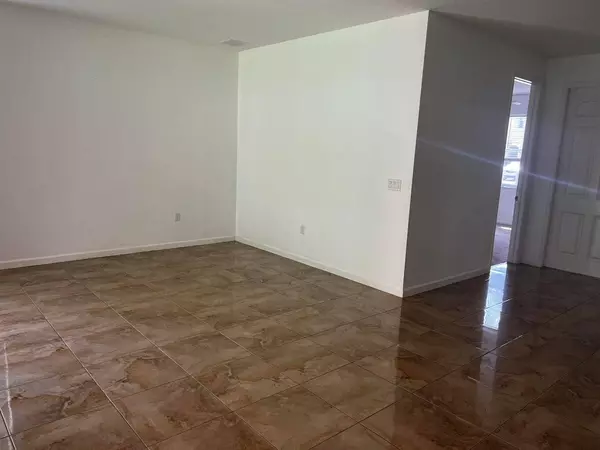 9555 Phipps LN, Wellington, FL 33414