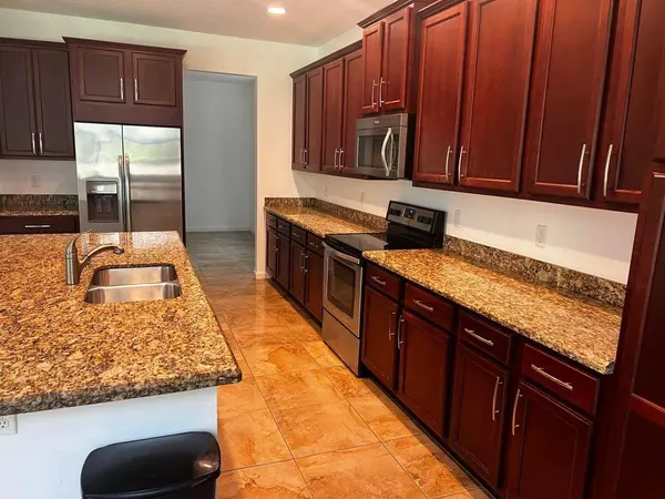 9555 Phipps LN, Wellington, FL 33414