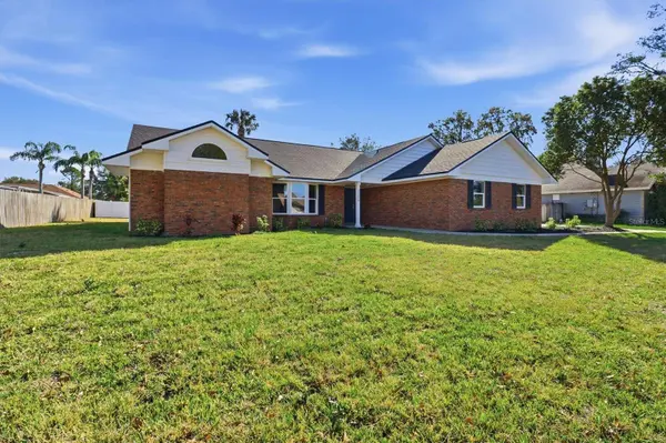 33608 OVERTON DR, Leesburg, FL 34788