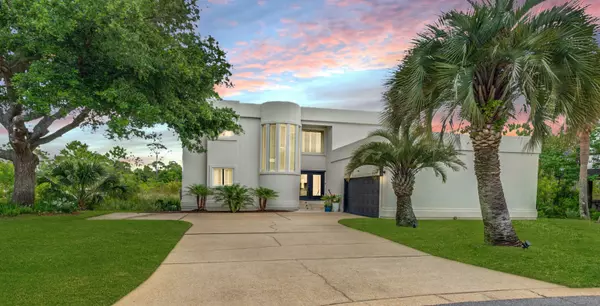 332 Deer Point Dr, Gulf Breeze, FL 32561-4531