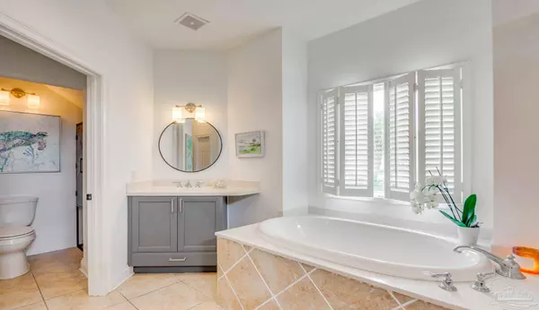 332 Deer Point Dr, Gulf Breeze, FL 32561