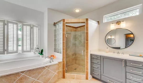 332 Deer Point Dr, Gulf Breeze, FL 32561