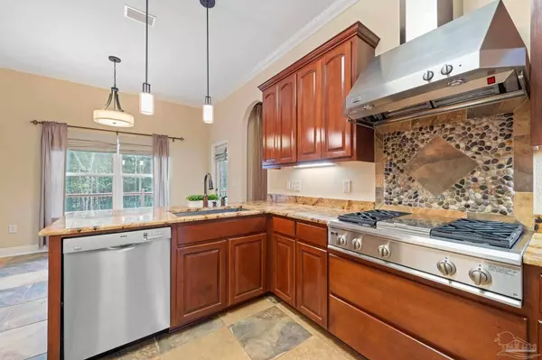 1011 Bucyrus Ln, Cantonment, FL 32533