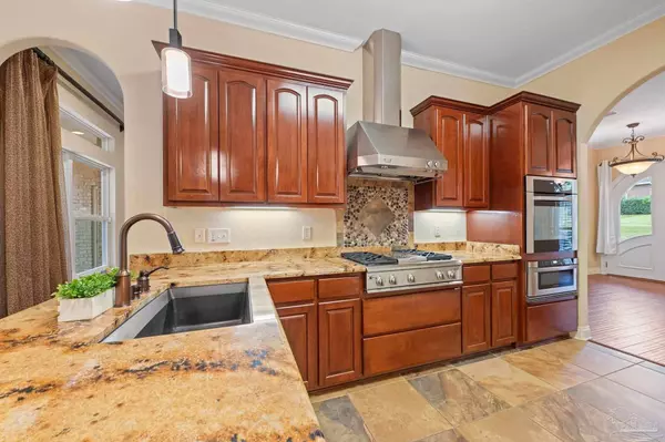 1011 Bucyrus Ln, Cantonment, FL 32533